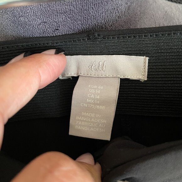 H&M Black Pleated Trousers Womens Size 14 Polyester Blend - Picture 3 of 5